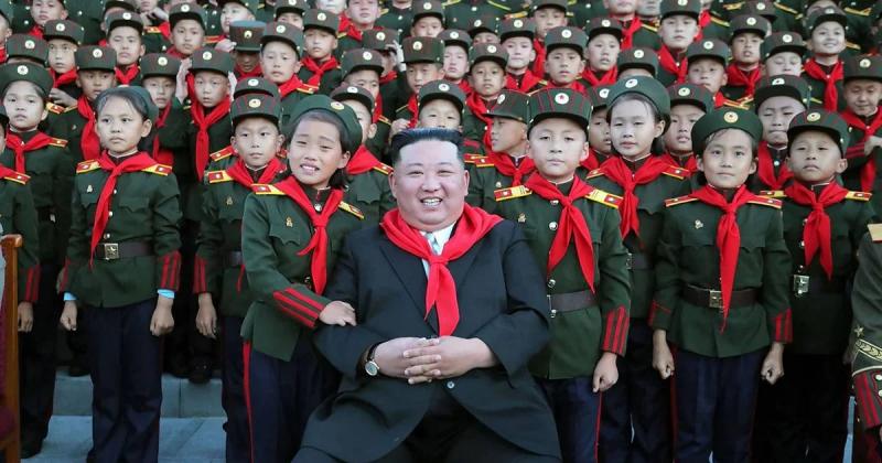 У школах Північної Кореї введено обов'язкове вивчення російської мови.