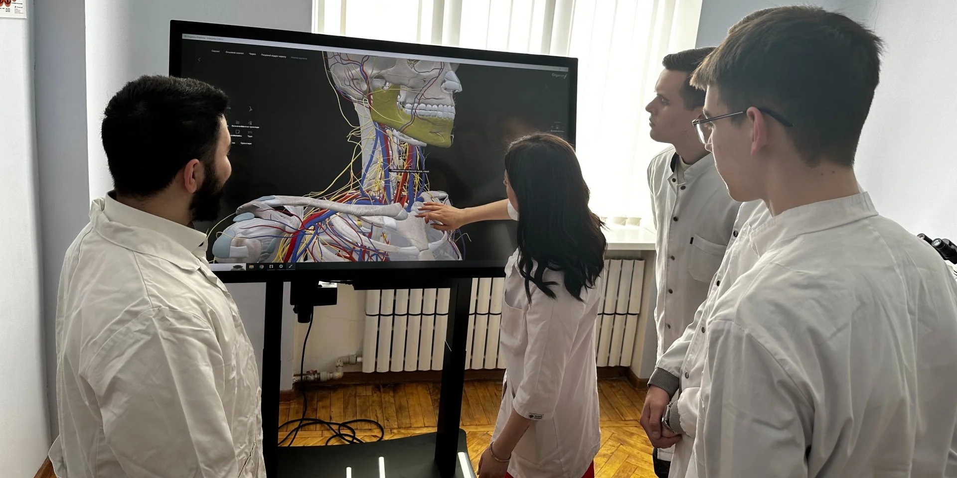 Від статичного манекена до реального пацієнта: як симуляційні центри для медичних працівників трансформують освітній процес в Україні.