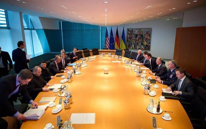 Зеленський під час переговорів у Берліні торкнувся найбільш складних аспектів, а зустріч з Трампом може відбутися на завершальному етапі.