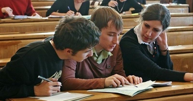 Кількість чоловіків віком 25 років і старше серед абітурієнтів зменшилася вдвічі: у Міністерстві освіти оприлюднили оновлені дані.