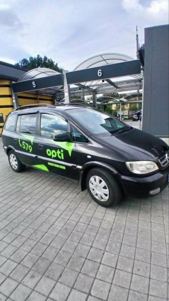 Швидкі поїздки таксі в Харкові: як комфортно та без зайвих нервів пересуватися по мегаполісу з допомогою Opti.