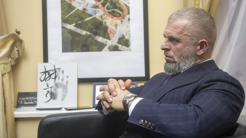 Бідний планує впровадження грантових програм для видатних спортсменів, які прагнуть навчатися в університетах, починаючи з наступного навчального року.