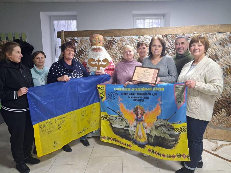 Громада з Прикарпаття виготовила понад 400 маскувальних сіток для Збройних Сил України - Стиль життя.