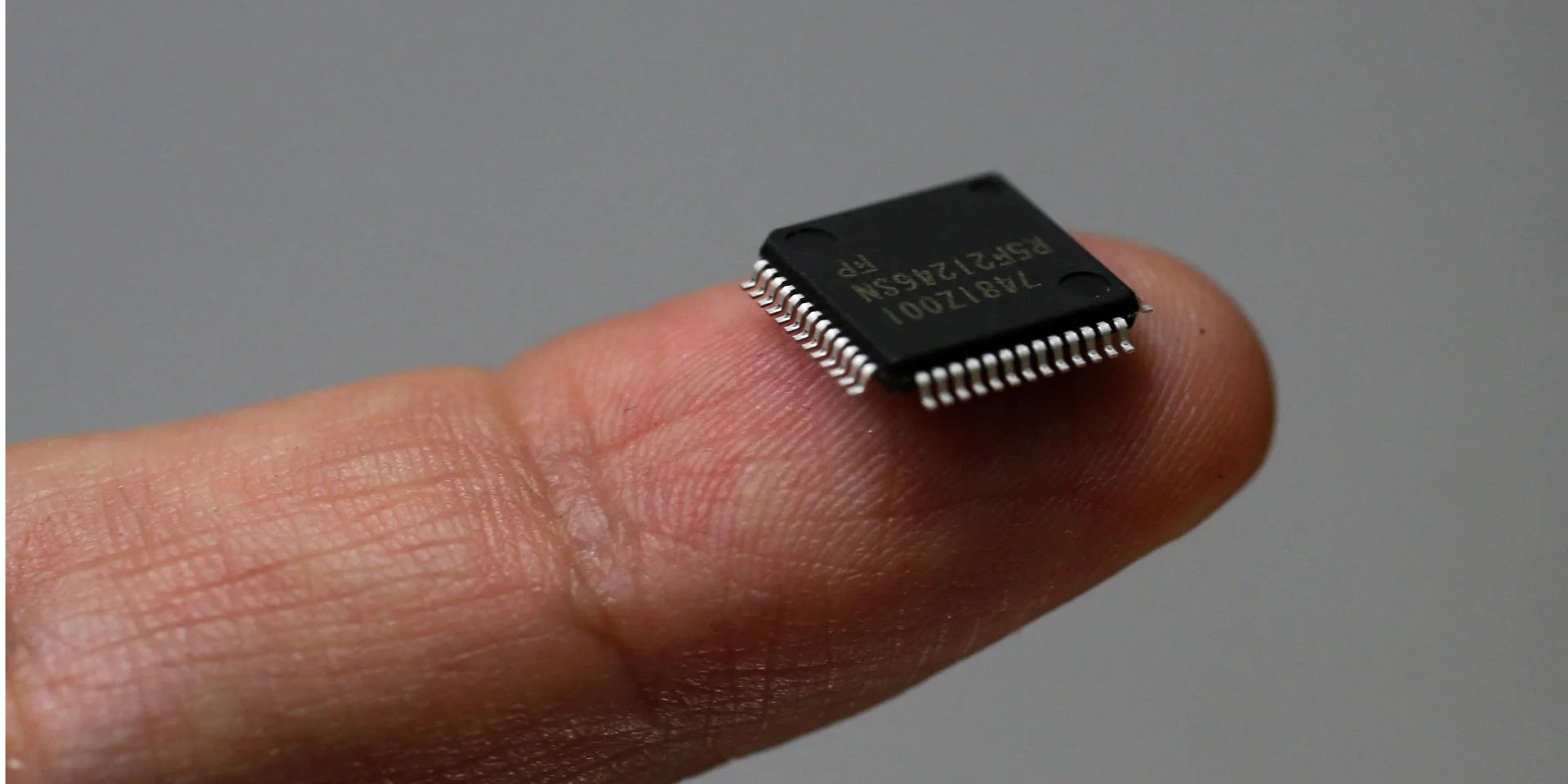 Атомна точність. У Китаї оголосили про розробку найменшого та найбільш енергоефективного транзистора в світі.