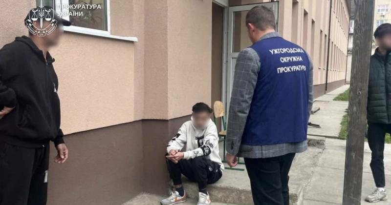 У Закарпатті оголосили підозру підлітку, який вчинив стрілянину в навчальному закладі.