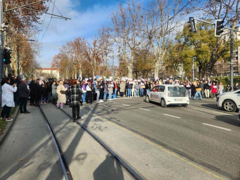 У Сербії відбулися студентські акції протесту внаслідок трагічного обвалу на вокзалі, що призвів до загибелі людей.