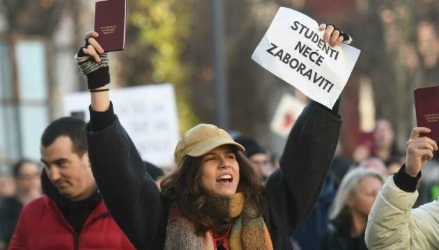 У Белграді тисячі студентів знову вийшли на вулиці, протестуючи у зв'язку з трагічною подією, що сталася в Новому Саді.