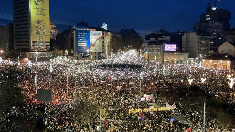 У Белграді пройшов великий мітинг проти уряду.