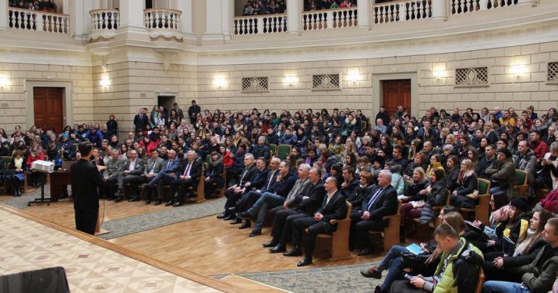 Викладачі повинні відчувати впевненість у підтримці, бачити можливості для розвитку та мати справедливе ставлення до себе, — зазначив проректор ЛНУ Віталій Кухарський.