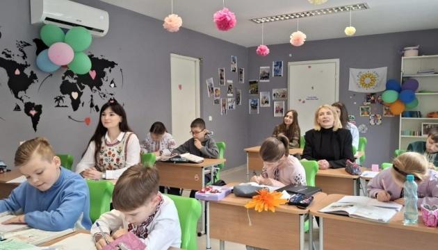 Посол здійснила візит до української школи 