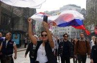 Сербські демонстранти тепер закликають до проведення дострокових виборів до парламенту.