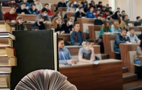 Вартість навчання в університетах за контрактом зросте до 50 тисяч гривень на рік: у Міністерстві освіти пояснили причини цього рішення.