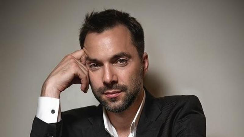 Арестович обвинувачує президента у причетності до вбивства Портнова.