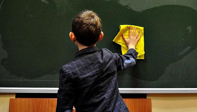 В Україні спостерігається зниження кількості учнів, які йдуть до першого класу. У Міністерстві освіти поділилися планами щодо подолання демографічних труднощів.
