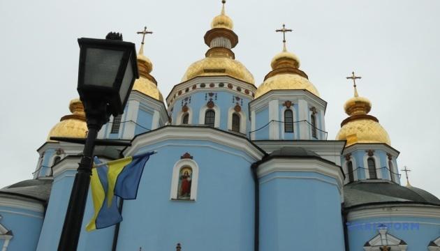 У Михайлівському Золотоверхому монастирі звучали дзвони на вшанування пам'яті загиблих медичних працівників.