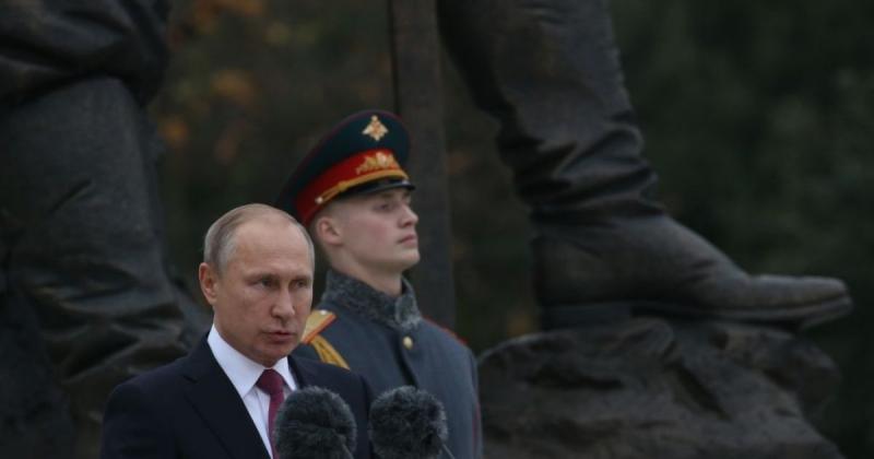 Без армії та флоту: Чому Путін прагне наслідувати імператора Олександра ІІІ, але йому це не вдається.