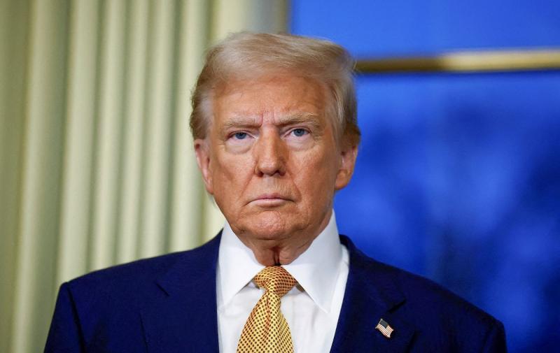 Справа Епштейна: Як Трамп викликав обурення у своїх найвірніших шанувальників.