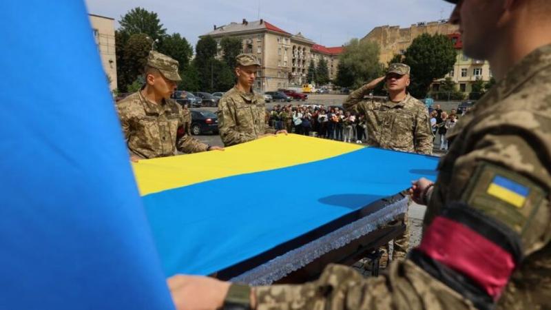 Сергій Оленин та Олег Сало. Завтра у Львові відбудеться прощання з героями-військовими.