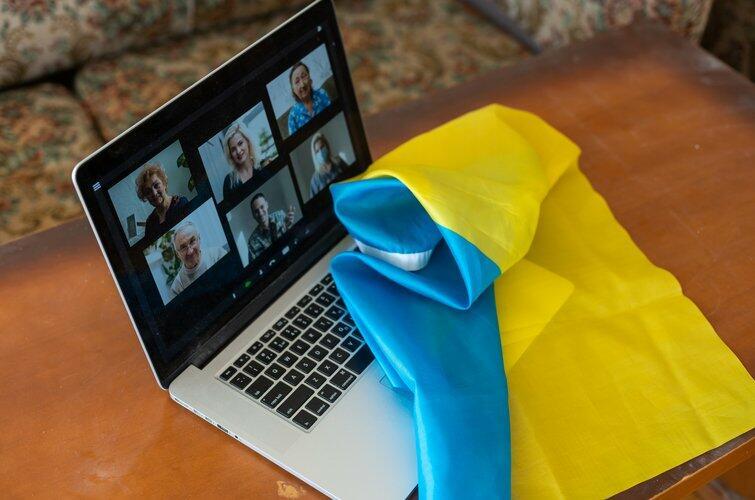 Дистанційне навчання для дітей в умовах окупації: школярі можуть отримати підтримку від педагогів.