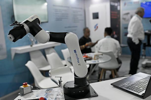 В Україні стартує ініціатива RoboLab: навчальні заклади отримають лабораторії для дослідження у сфері робототехніки.
