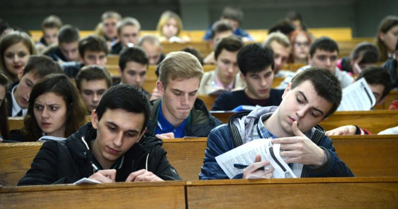 Стипендії в Україні у 2025 році: хто є їхнім отримувачем та які ризики можуть призвести до втрати цього фінансування – основні правила.