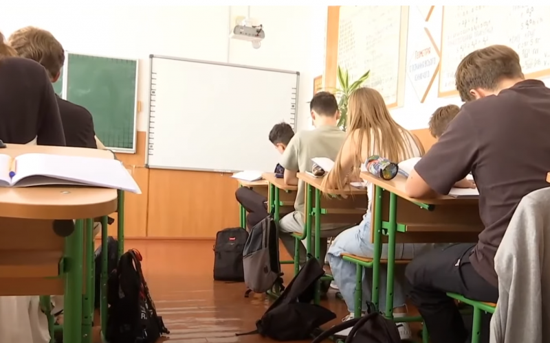Ця статистика вражає: яка кількість дітей прагне отримати освіту за межами своєї країни.