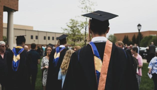 Кількість молоді, що прагне вступити до магістратури, зменшилася, повідомляє МОН.