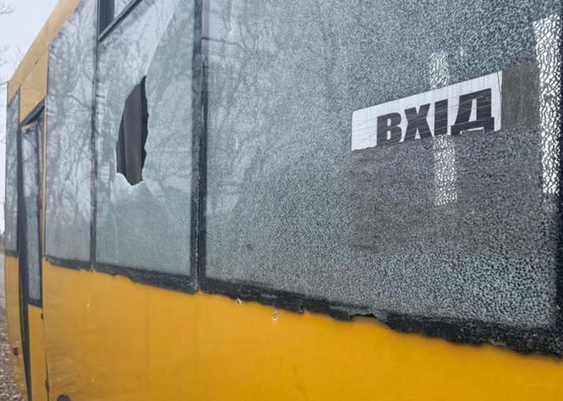 Російські війська здійснили напад на автобус у Краматорській громаді, внаслідок чого є постраждалі.