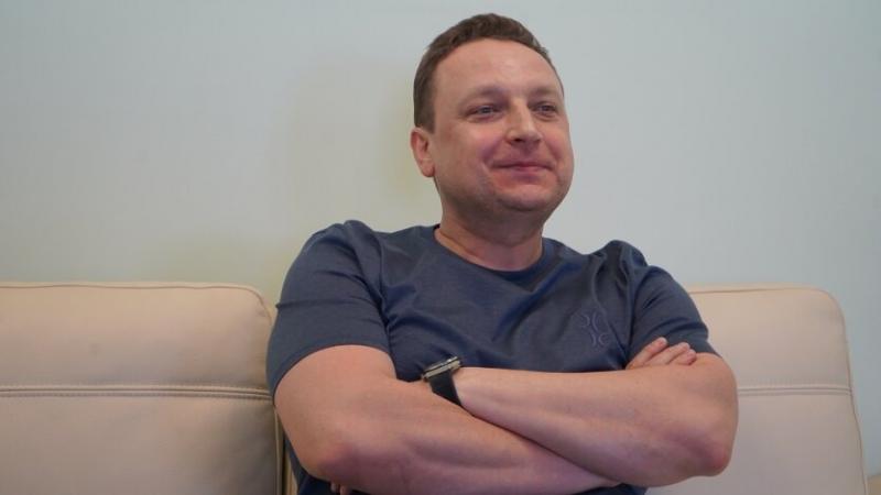 Депутат Чернігівської обласної ради Валентин Запорощук проживає в Монако і не розкриває своїх мільйонів, в той час як Чернігівщина страждає від постійних обстрілів.