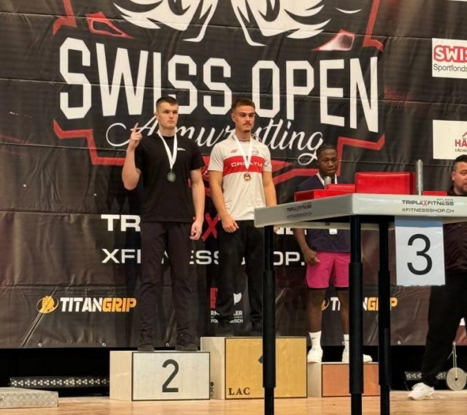 Студент з Франківська Станіслав Тулик здобув срібні медалі на міжнародних змаганнях з армрестлінгу.