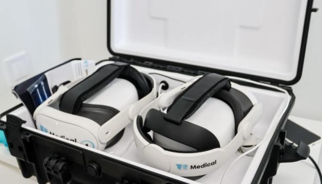 Віртуальне підкорення Евересту за допомогою спеціальних окулярів. Дослідження показали, що використання смартфонів негативно впливає на здоров'я хребта.