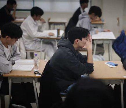 У Південній Кореї в день проведення вступних іспитів до університетів скасували авіарейси.