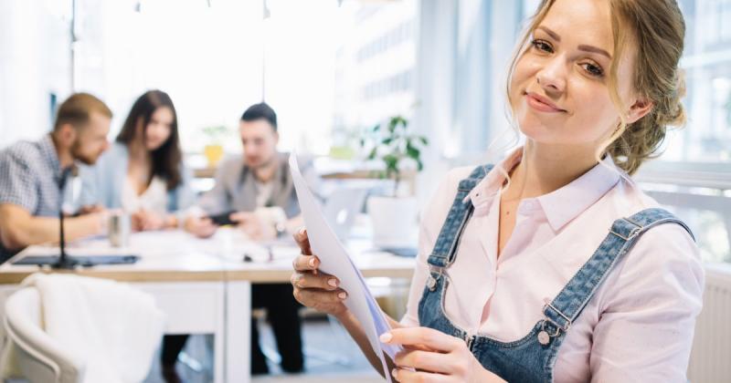 Які професії обирають українські біженці в Польщі та чому їм складно знайти кваліфіковану роботу: коментар посла -- Delo.ua.