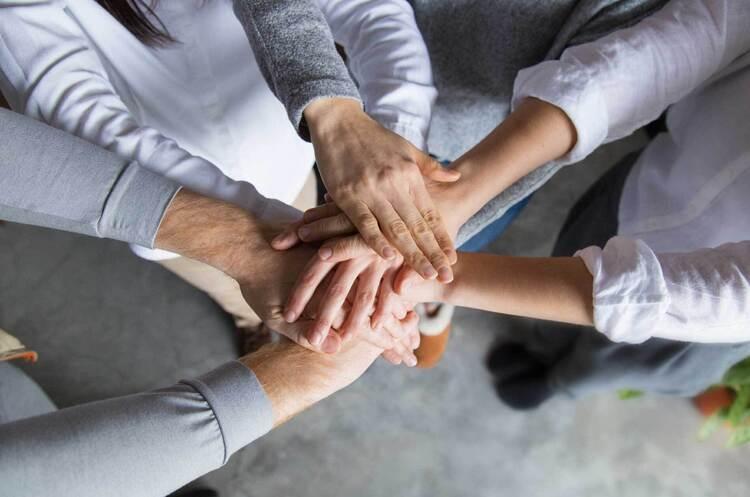 В Україні засновано Фонд Литвина — благодійну організацію, що спрямовує свої зусилля на інвестиції у майбутнє через розвиток освіти, впровадження технологій та підтримку підприємництва.