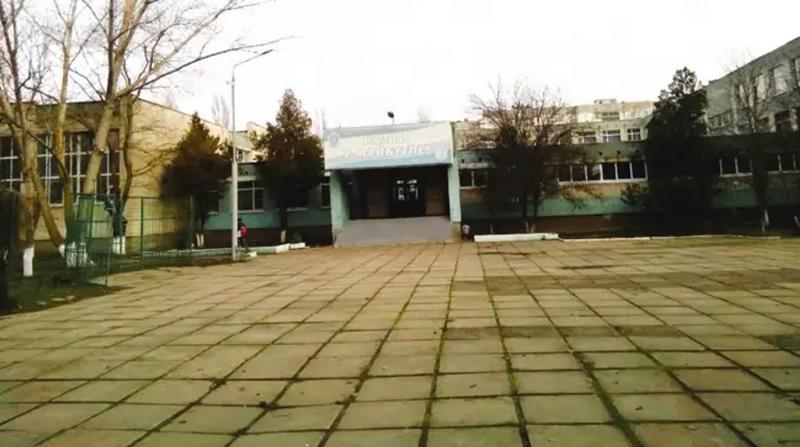 У Херсоні під час спорудження укриття для школи було виявлено факти привласнення фінансових ресурсів.