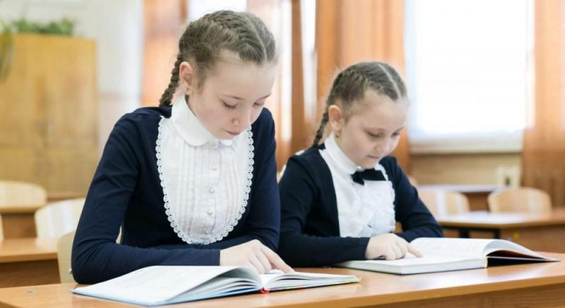 Коли Україна остаточно впровадить 12-річну систему освіти в школах: відповідь від Міністерства освіти і науки.