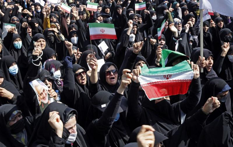 Підпал військового об'єкта та перші жертви: протести в Ірані набирають обертів.