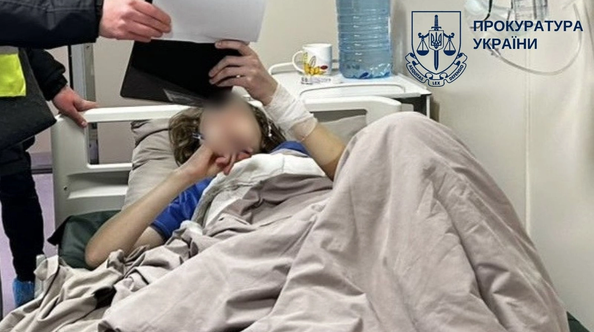 Атака з ножем на вчительку та учня в Києві: медики поділилися інформацією про стан усіх постраждалих.