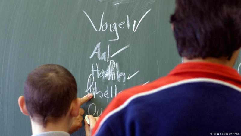 У Німеччині тимчасово зупинили прийом мігрантів на мовні навчальні програми.