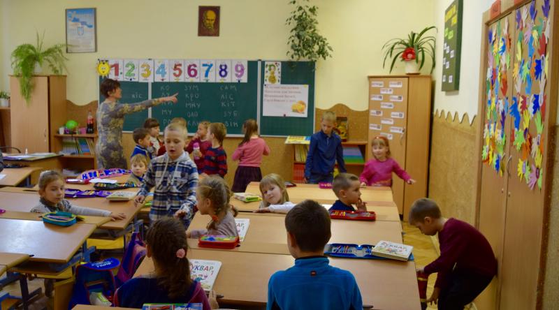 Освіта дітей в умовах морозу: погодні умови спричинили дискусії серед батьків.