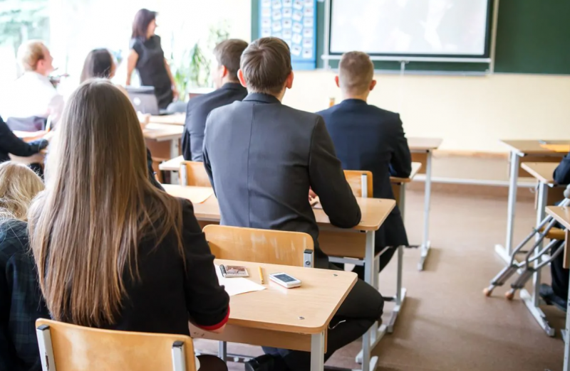 Для старшокласників готуються нововведення: після 9-го класу їм доведеться зробити вибір.