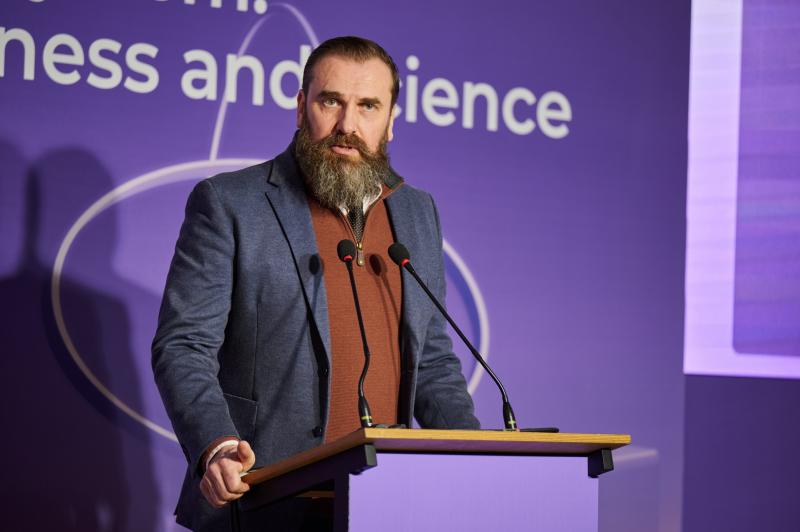 Міністр освіти висловив думку, що питання заборони смартфонів у школах України є предметом дискусій.