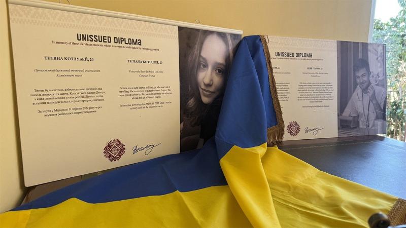 Непересічні дипломи: українська молодь вшановує пам'ять загиблих студентів - Vatican News