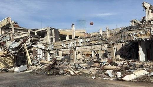 У Маріуполі все ще існують руїни україномовної школи, яку російські війська атакували з повітря, скинувши авіабомбу.