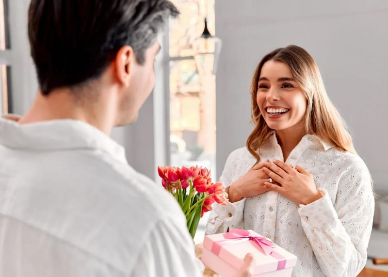 Як різні куточки світу святкують 8 березня — від Парижа до Ханоя.