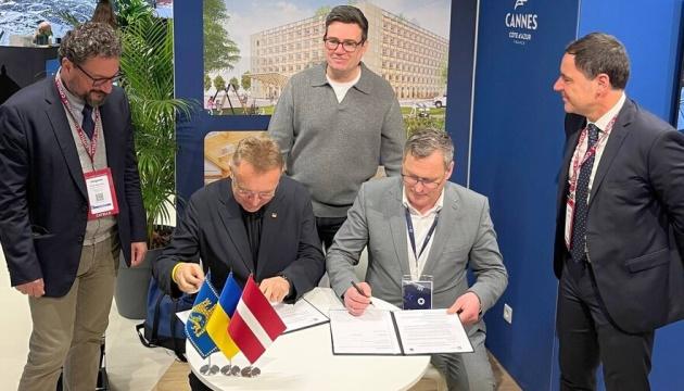 Рига приєдналася до мережі міст UNBROKEN.