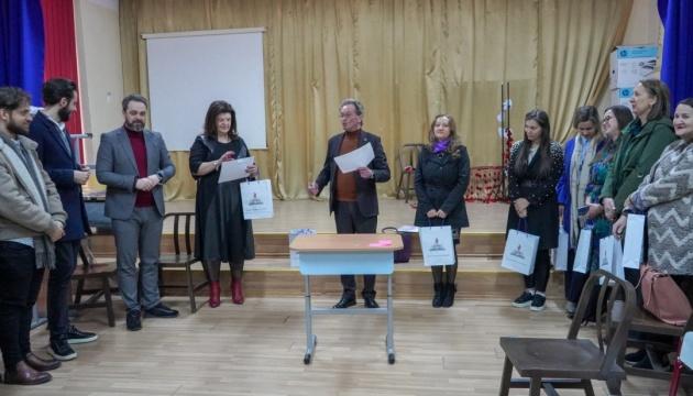 Союз українців Румунії вручив нагороди 50 переможцям олімпіади з української мови.