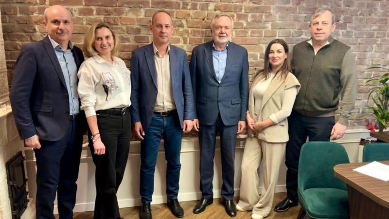 Тарас Кицмей, Микола Кміть та Зіновій Козицький створили благодійний фонд у Львівській політехніці.