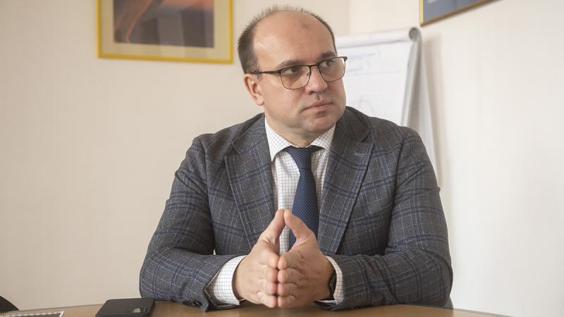 Курбатов: Міністерство освіти не вимагає участі у конференціях, проте наукові співробітники витрачають величезні суми на цю імітацію діяльності.