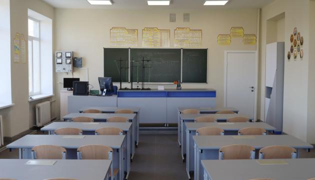 У Миколаєві урочисто відкрили гімназію, яка була відремонтована після обстрілів.